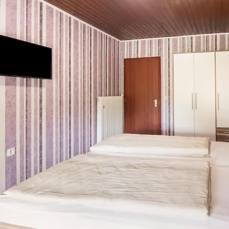 Welcoming In With Garden Holiday home Kinheim